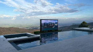 Instalacion de pantalla led gigante para exterior en Colombia Upper Technology